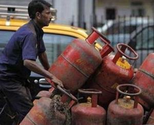 Inflation hit the pockets of the general public on the first day of May, commercial gas cylinders became expensive