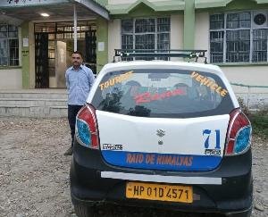 Jai Pabbu Mata Seva Sadan presented an ambulance to Khundian Hospital