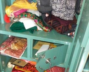 Thieves steal cash and jewelry in Ladoh