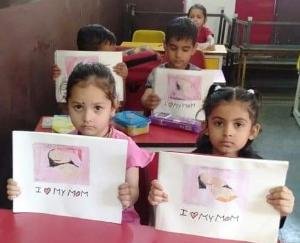  School celebrated Mother's Day