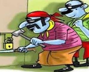 Jewelry and cash stolen from the house by breaking the lock