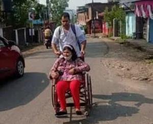 Divyang daughter pleaded with MLA for battery chair