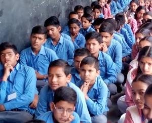  शिमला के गवाही स्कूल में तीन छात्रों को शिक्षा दे रहे चार शिक्षक 