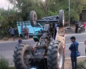 Tractor overturned unbalanced