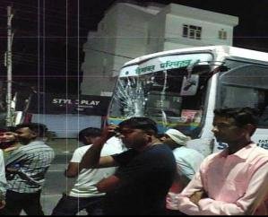 HRTC bus returning from Haridwar crashed, speeding truck collided, 49 passengers were on board