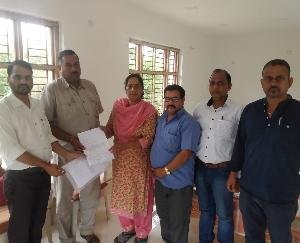 Memorandum handed over to the express rail to stop the railway station - Manjit Dogra