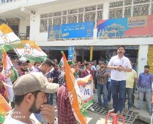 Youth Congress burns effigy of DGP Sanjay Kundu in Chadgaon