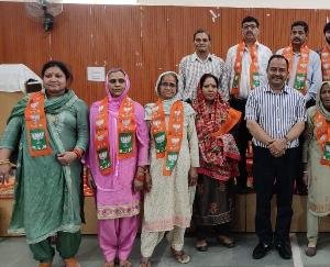 15 families joined hands of Congress, joined BJP