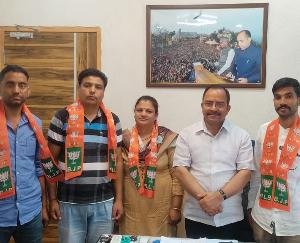 Palampur: Big blow to Congress, all four wards of Thala Panchayat leave Congress and join BJP
