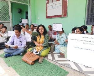 Employees will join indefinite hunger strike on June 5: Sushma Rohilla