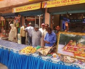 The shopkeepers put a shadow in the deluge