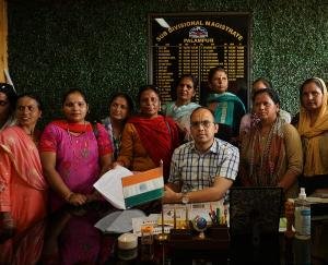 Palampur: Rage rally of Mahila Mandals in Palampur against domestic violence