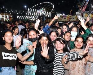 In the fourth cultural evening, Kishan, Himanshi and Ajay tied the knot, the audience danced