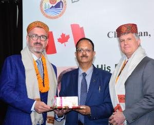 Principal of Canada welcomed the Deputy Commissioner of Canada in the premises of St. Paul's School