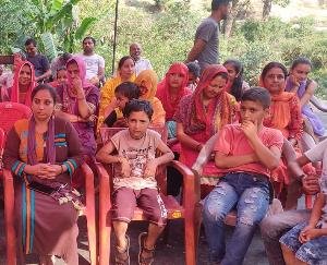 People of Dhind Basti expressed their gratitude to Trilok Kapoor for getting the road paved