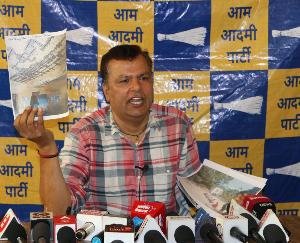 Pankaj Pandit, nervous in BJP and Congress, taking Arvind Kejriwal's education dialogue program