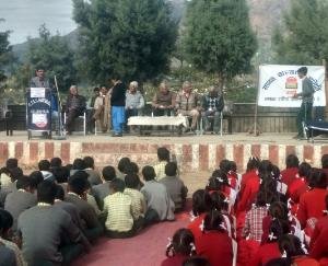 नवगांव में नशे की बुराई पर भाषण प्रतियोगिता का आयोजन