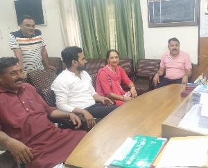 Dr. Sukrit Sagar met IPH XEN and people to solve the water problem