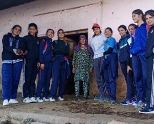 नशे के विरूद्ध अभियान के तहत राजकीय महाविद्यालय के छात्रों ने करोल तक की ट्रैकिंग