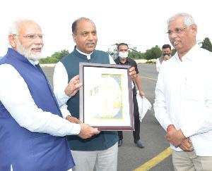 Governor and Chief Minister gave a dignified farewell to the Prime Minister