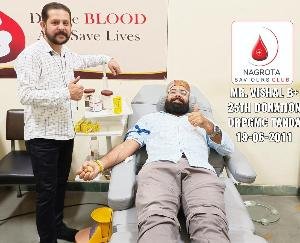 State President of Karni Sena, Vishal Bhartiya donated blood for the 25th time