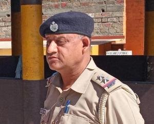 you drive a car without number, then there will be strict action - station in-charge