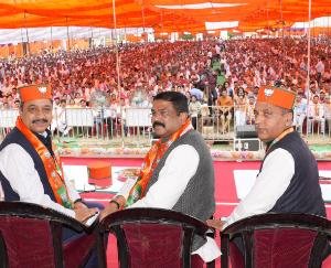 CM urges workers to take the welfare policies of the government to the people