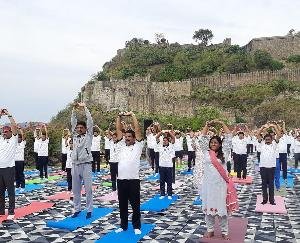 vision of a healthy India will come true only through yoga - Dharmendra Pradhan