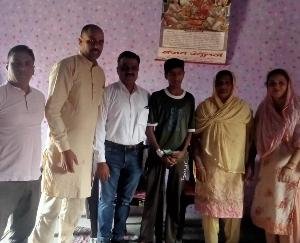 Bhadoli School SMC Committee gave financial help to the needy student