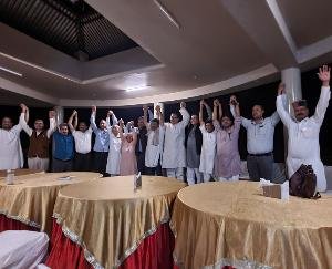 Congress leaders show solidarity