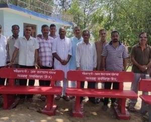 Jaisinghpur: Public welfare organization presented four benches to Sakoh temple