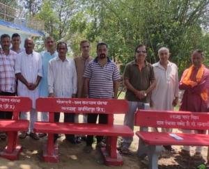 Public welfare organization gave four benches to Sakoh temple