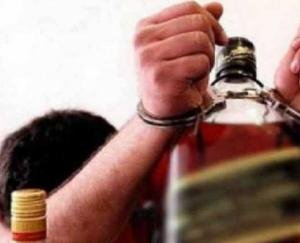 Dehra: 12 bottles of country liquor recovered from shopkeeper