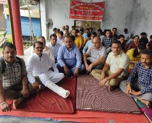 government should soon merge the Zilla Parishad personnel with the government department