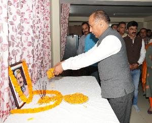 CM pays soulful tribute to late Rakesh Babli
