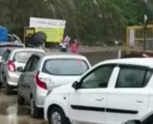 Road blocked due to fall of Lhasa near Sajanpur bridge