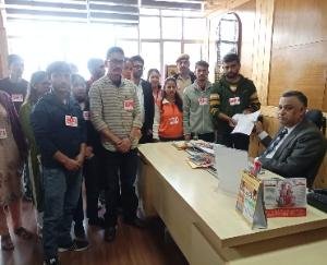 SFI University Unit submitted a memorandum to the Dean regarding examination related issues