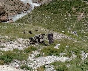 Traumatic accident on Manali Leh highway, 3 killed and 3 injured