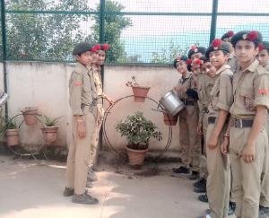 कैडेट्स ने विद्यालय परिसर में चलाया स्वच्छता अभियान