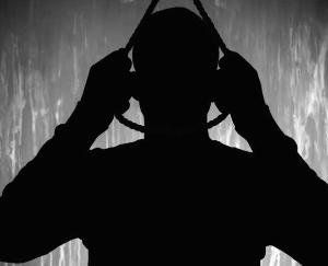 38-year-old woman commits suicide by hanging herself from a fan at home