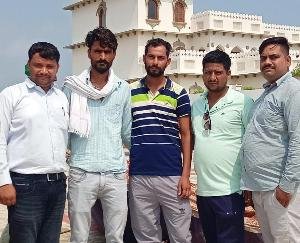 Paragpur: Punjabi singer Sidhu Musewala went home to pay tribute to the youth of Dadasiba