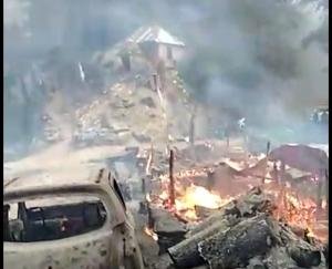 Fire broke out in four dhabos, Alto car and motorcycle caught in the grip