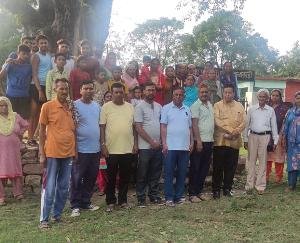 Surendra Kaku distributed checks to women's circles and youth circles in Andreta-Saladi