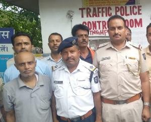 Station in-charge held a meeting with traders and taxi union