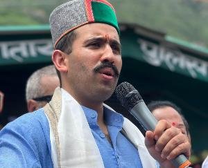 Hundreds of Congress workers demonstrated against the anti-government decisions