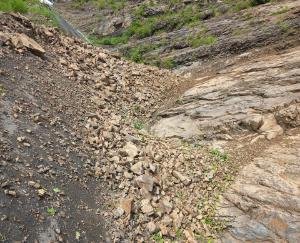 Landslide on Kunihar Baya Kuftu Shimla Road, vehicular movement remained closed for a few hours