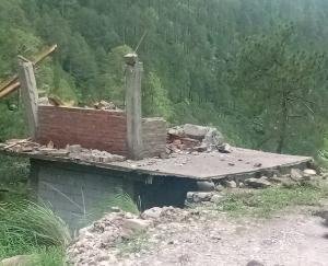 Bagipul-Tharla road blocked due to landslide near Chhaleer temple