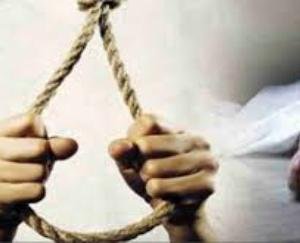 35-year-old man swings on a noose in Dehra, Mait