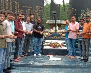 Youth Congress pays homage to the martyrs at the martyr memorial on Kargil Vijay Diwas