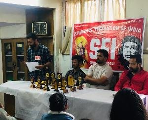Awards distributed to school children by SFI Shimla Urban Committee